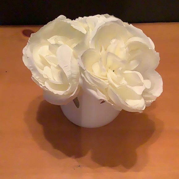 elRose Accents Solid White Silk Cabbage Roses In White Round